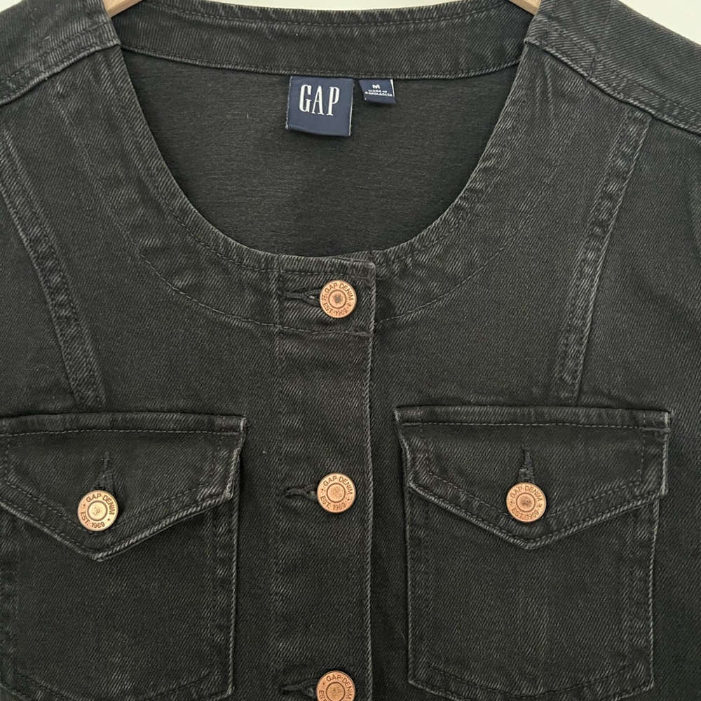 GAP black denim shirt jacket size Medium bronze buttons